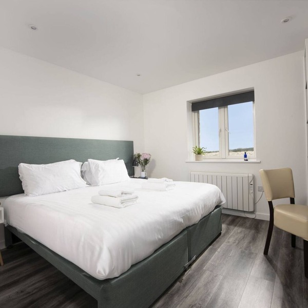 Kenidjack, B&B - a hotel room that sleeps 2 guests in 1 bedroom