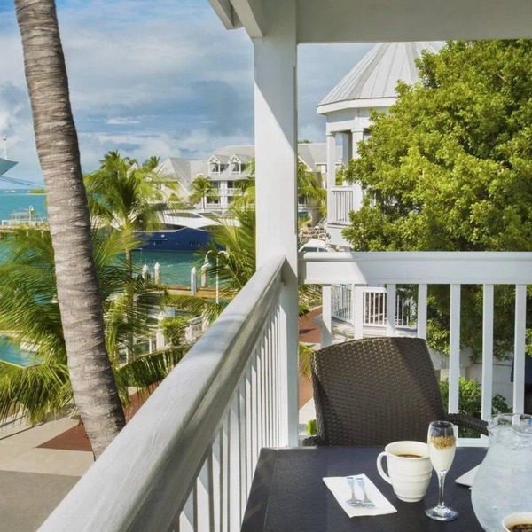Key West Studio Charming resort with WiFi, AC, fitness room
