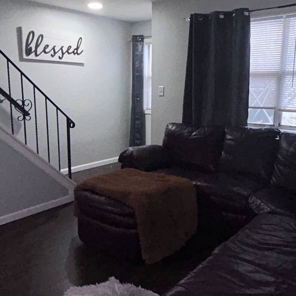 Kickback and relax in this beautiful apartment close to all arenas and malls