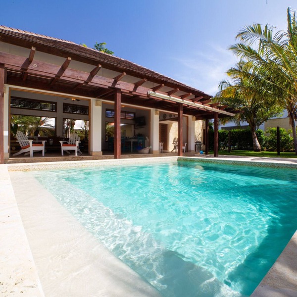 KID-FRIENDLY LUXURY VILLA - 300 YARDS FROM BEACH - MAID & CHEF INCLUDED !