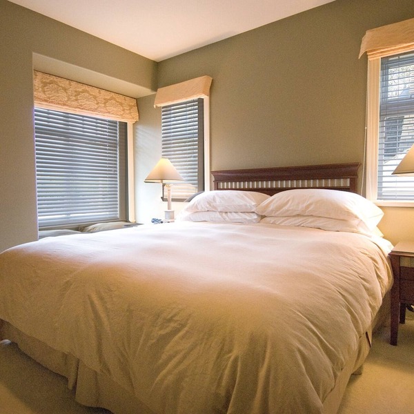King bed, ensuite bathroom with shower
