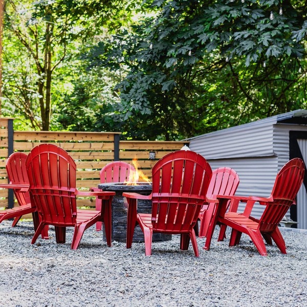 King Bed Firepit Creekside Pets OK Parking Near I-5 & UW & EV charger