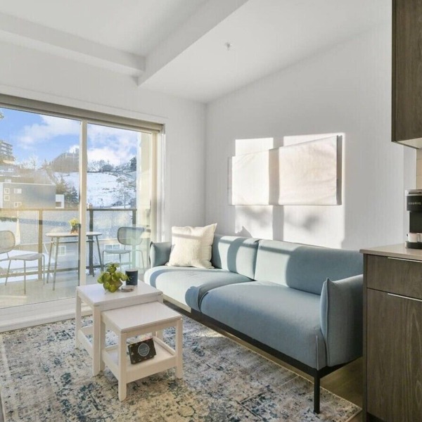 King Bed | Mins to Saddledome | Cgy Tower Views