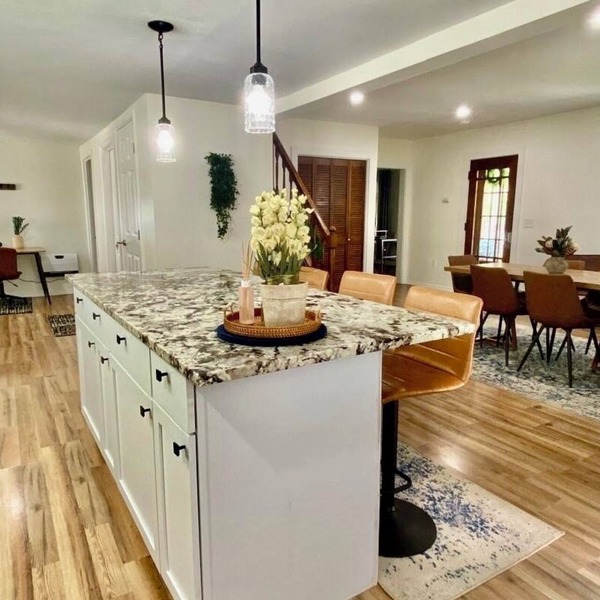 King bed, Spacious 4 bed, 2bth house with a workspace, laundry in unit, WiFi.