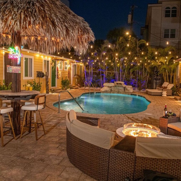 King Bed-Step to Madeira Beach-Heated Pool-Private