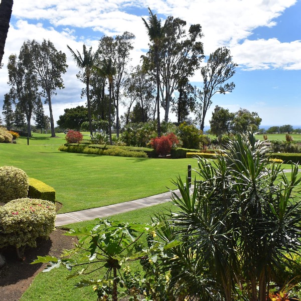 KING SIZE BED, SOLAR HEATED POOLS/SPAS, OCEAN VIEWS