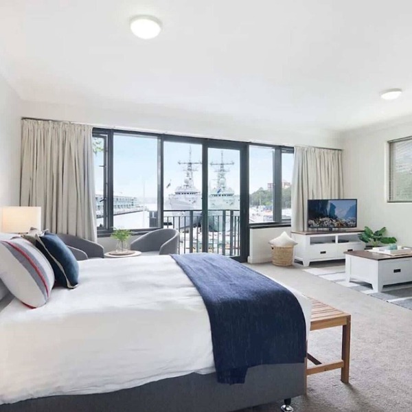 King Size Studio With Water View, Walk To The City