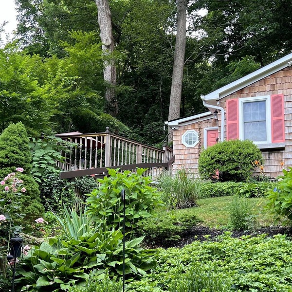 Kokomo Cottage, Cozy Beach Town Bungalow