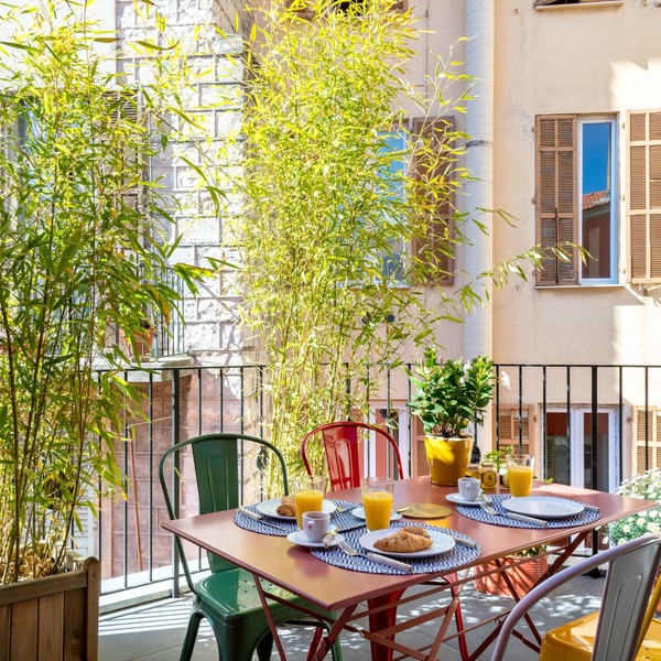 L'Abeille Boutique Apartments