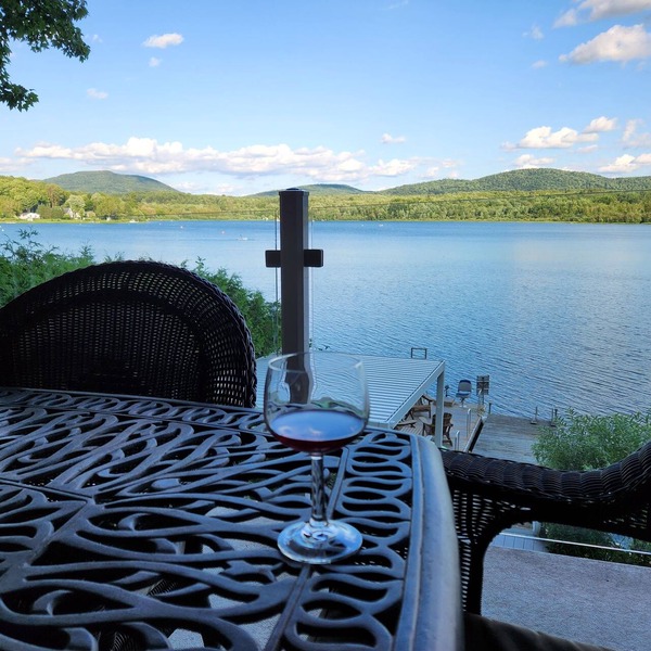 L'Antre d'Eux on Lac Bromont (FULL for 2025)