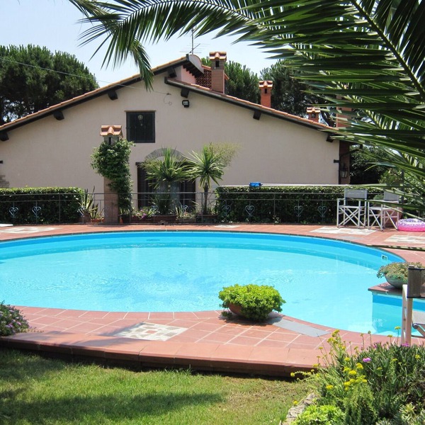 L'ULIVETA DEL LUSCHI VILLA, PISCINA E CAMPO DA TENNIS, WI-FI, PET FRIENDLY