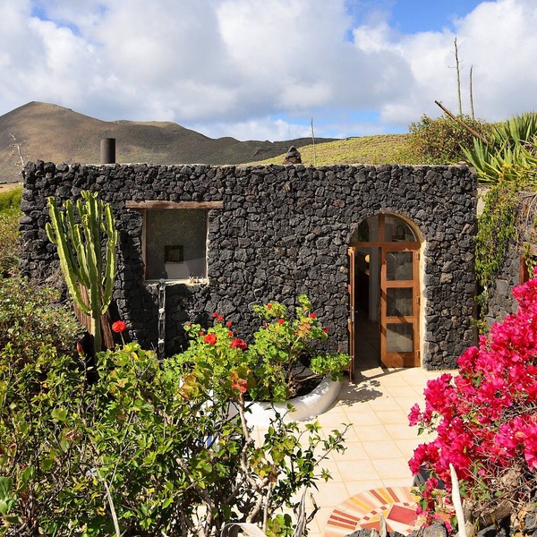 La Bodega – On a Volcano with Piano, Sea Views, Private Terrace & Wi-Fi