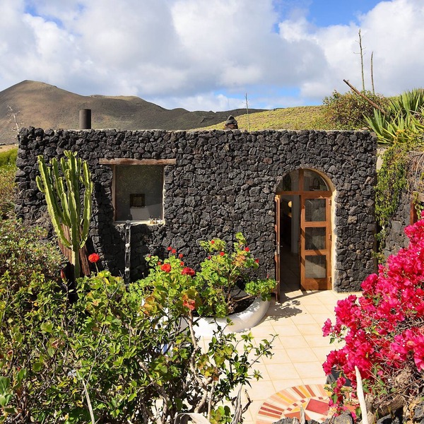 La Bodega – On a Volcano with Piano, Sea Views, Private Terrace and Wi-Fi