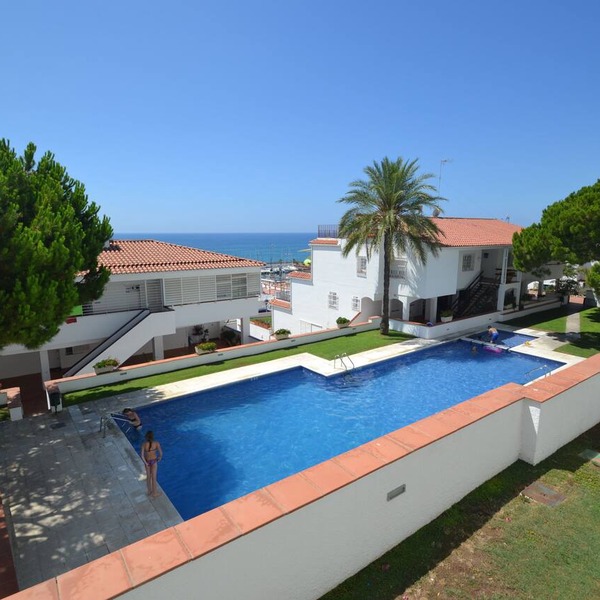 La Bufera - Sleeps 6, three bedrooms , 2 bathrooms , balcony, comunal Pool.