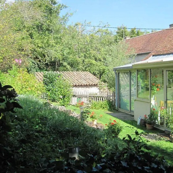 La Buissonnière in South Burgundy: whole house with swimming pool