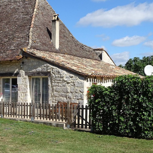 La Crèche, Cottage of 75 m2 for 2 people with swimming pool, large park