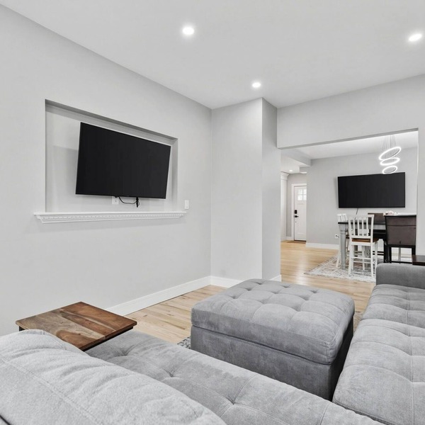 La Oasis: Entire Luxury SFH w 5 BR/3 BA near BOS