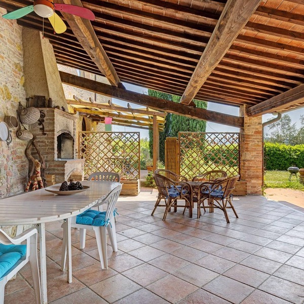 'La Ripa - Master Apartment' with Shared Pool & Wi-Fi
