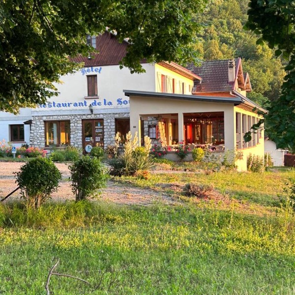 LA SOURCE Jacquet depuis 1954 Hôtel et Studio
