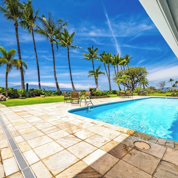 Lahaina Shores Front St Oceanfront Resort | Pool, Hot Tub, Beachfront, Sleeps 4