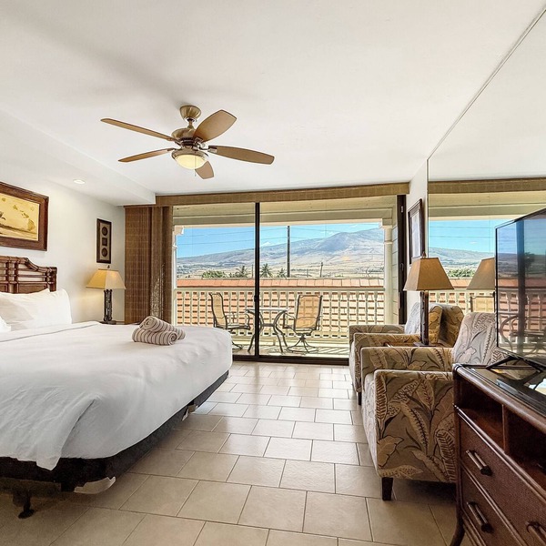Lahaina Studio: Beachfront, Mountain View, Hot Tub