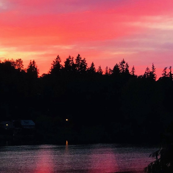 Lake Escape: Hot Tub& Sauna, Dock& Kayaks