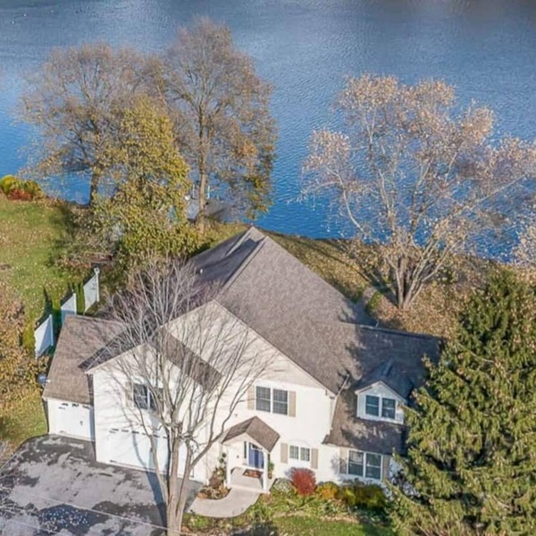 Lake Front 5 Bedroom Estate Home-A Mile from Liberty Mt Ski & Golf Resort