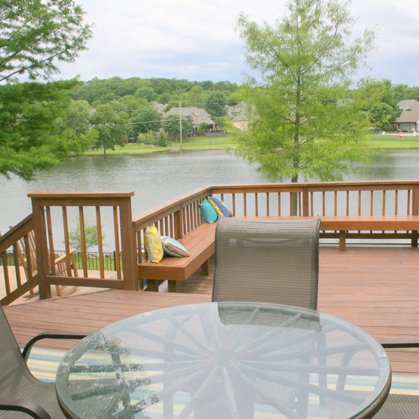 Lake Front Property With Swimming Pool In Quiet Neighborhood