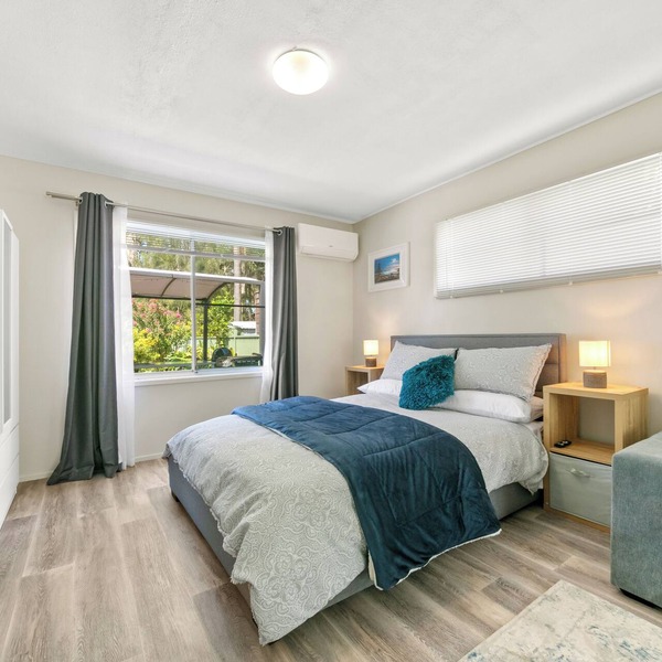 Lake Front Studio Pet Friendly, near The Entrance, Nora Head and Soldiers Beach