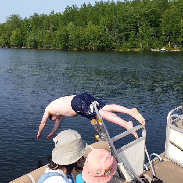Lake House - Includes 24' Pontoon, Sleeps 12, Great For Families!