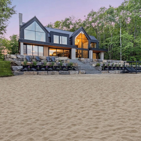 Lake Joseph Beach house - Bringing the Caribbean to Muskoka