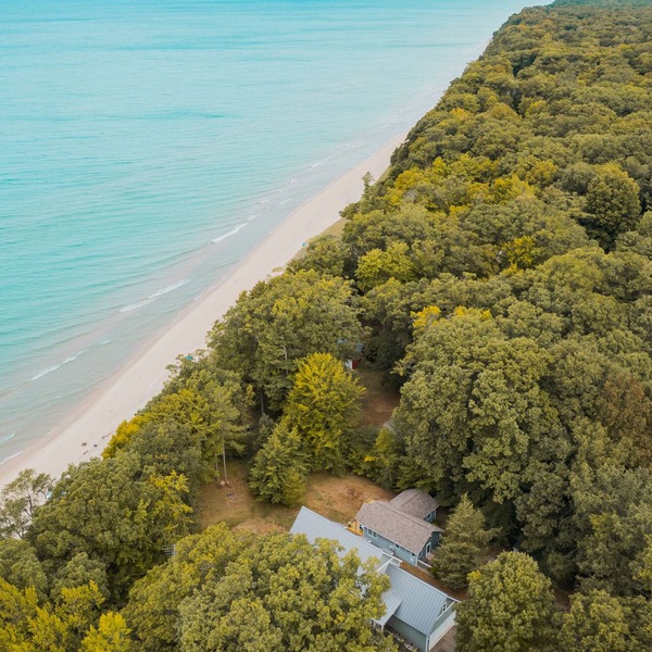 Lake Michigan Cottage Retreat – Private Beach & Unforgettable Views