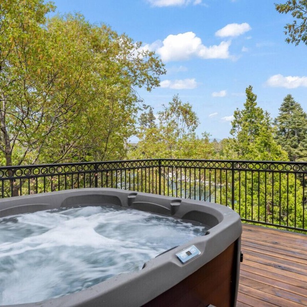 Lake Reflection Point-Upscale Lake View House! 4 Bed/4.5 Bath! Air Conditioning!
