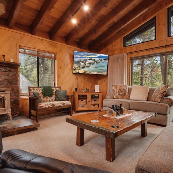 Lake Tahoe Treasure! Minutes from Beach & Skiing