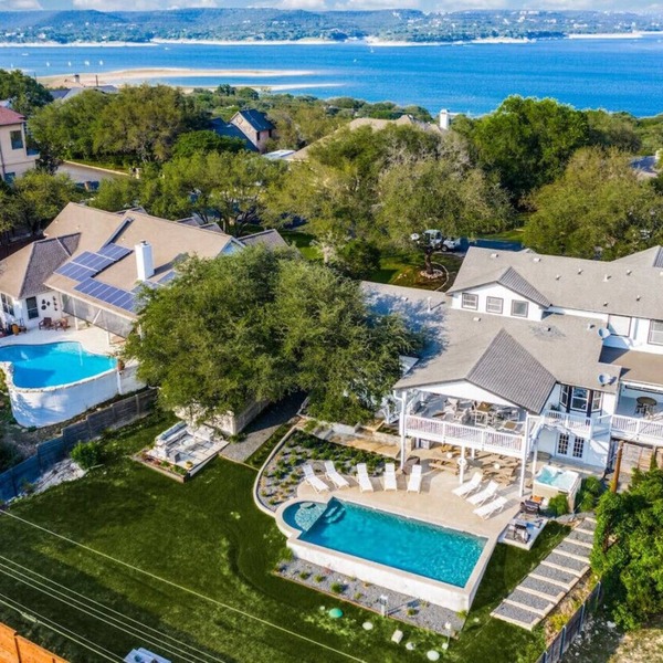 Lake Travis Heated Pool and Hot Tub, Bride Retreat, Sports TVs & Foosball!