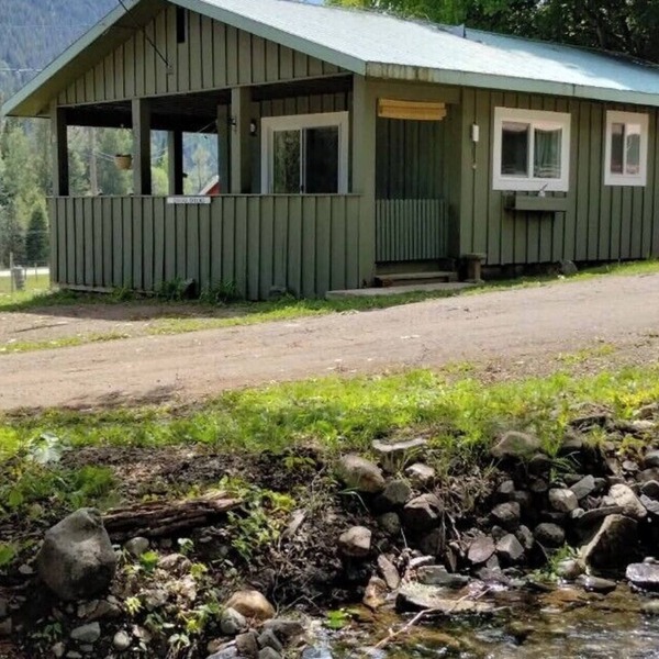 Lake view, Private farm, King bed, Salmo/Fruitvale