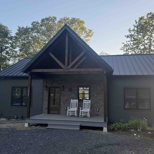 Lakefront 5 King Beds + Private Dock + Screen Porch + Pet Friendly