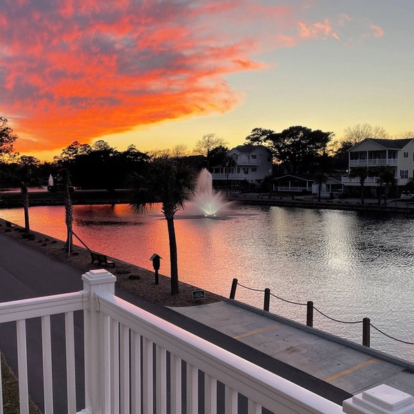 Lakefront Beach House Free Golf Cart, Bikes & Waterpark!