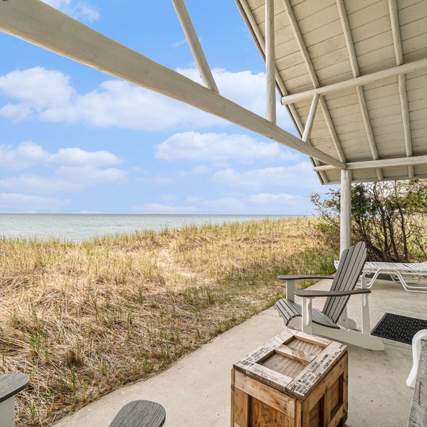 Lakefront cabin with 100 ft of Lake Michigan beach, full kitchen, loft, & deck
