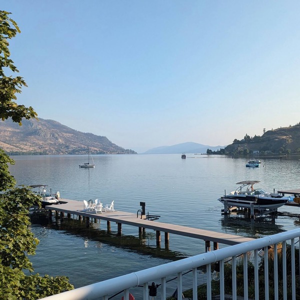 Lakefront charming apartment in downtown Kelowna, the best location in the city.