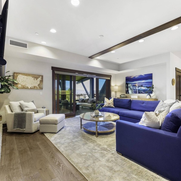 Lakefront community 2,775 sqft. 4 bed, 4 bath Condominium