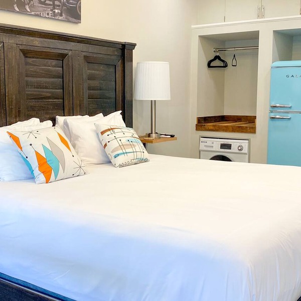 Lakefront Condo Historic Flat Rock at Mill House Lodge Sleeps 2 Newly Renovated