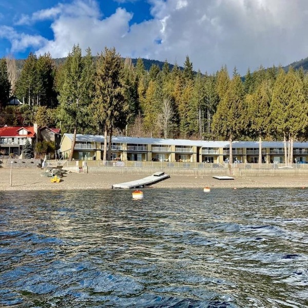 Lakefront Condo on sunny side of Shuswap Lake