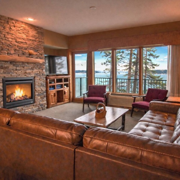 Lakefront Condo: Pool, Hot Tub, Deck, Fireplaces