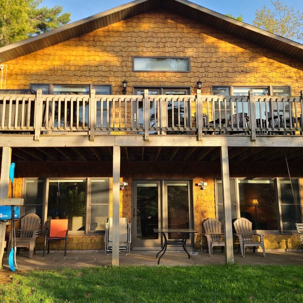 Lakefront cottage ready for adventures in the Keweenaw
