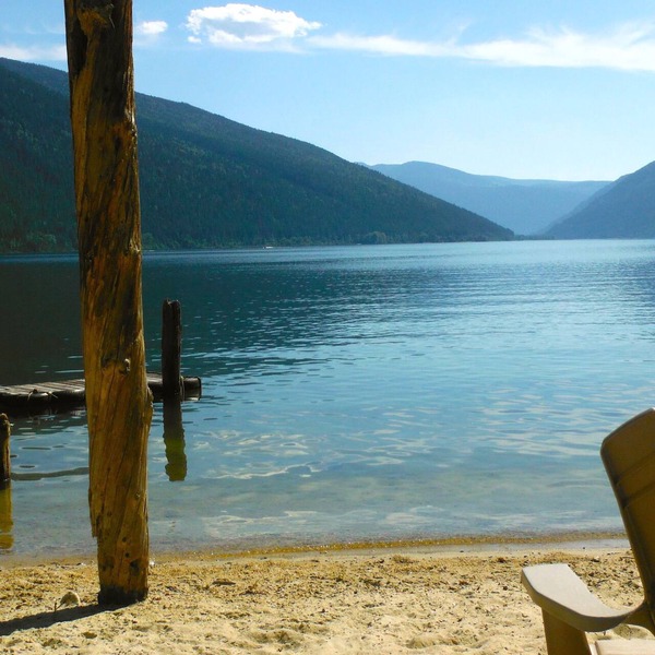 Lakefront Cottage With Secluded Beach