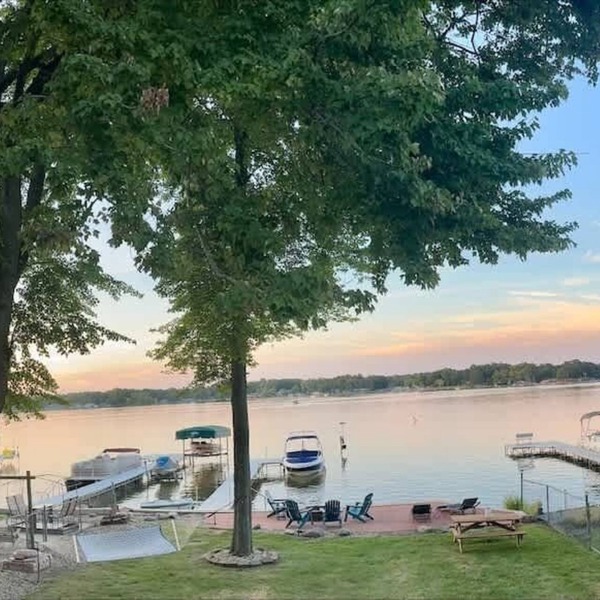 Lakefront Escape/Koontz Lake- 3BR/3 BA-pool table