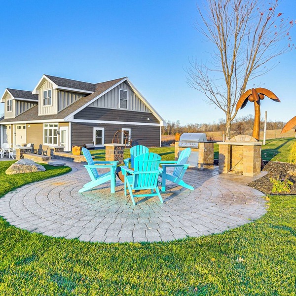 Lakefront Gem: Grills & Fire Pit in Dent