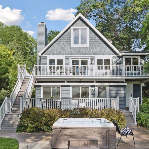 Lakefront Getaway: Sauna, Hot Tub, Firepit & More! 3 Bedroom Home by RedAwning