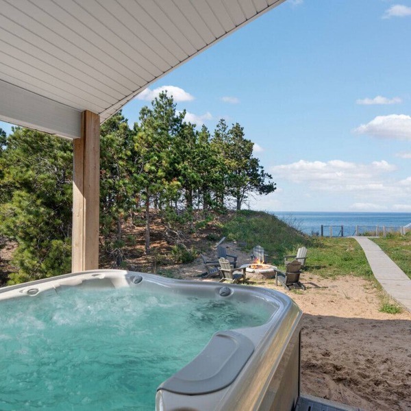 Lakefront home, Beach, Hot tub, Sunsets, Firepit, near McLain State Park